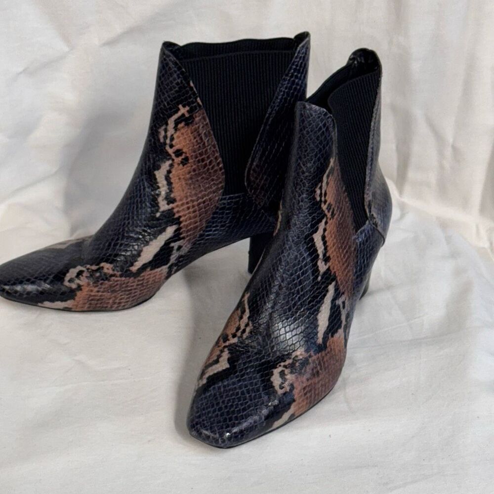 Donald Pliner Austin Leather Snake Print ankle boot sz 6 heeled python